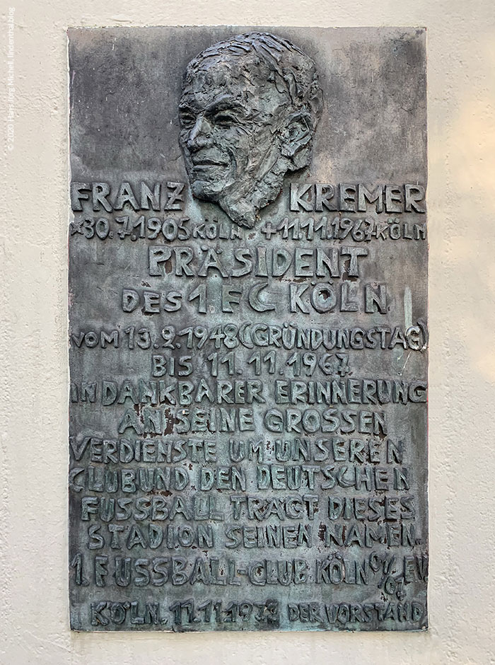 Plakette für Franz Kremer im Stadion am Geißbockheim, Bild: Hans Jörg Michell, www.lindenthal.blog