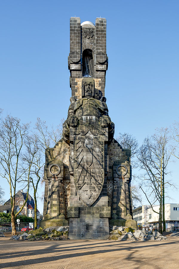 Der Bismarck-Turm am Rheinufer, Bild: CEphoto, Uwe Aranas