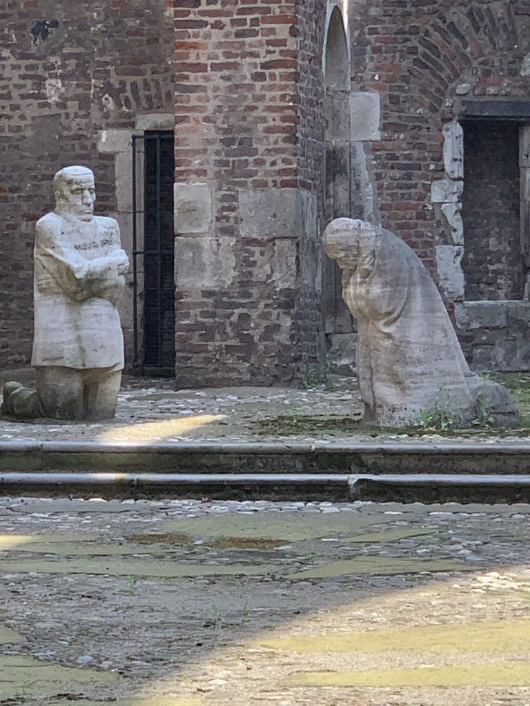 Plastik "Trauerende Eltern", Kopie in Alt St. Alban, Köln. Das Original von Käthe Kollwitz steht auf dem Soldatenfriedhof in Vladslo, Belgien, Bild: Uli Kievernagel