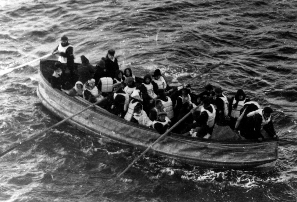 Ein Rettungsboot der Titanic, aufgenommen von einem Passagier der Carpathia, Fotograf: unbekannt, Bild: gemeinfrei / National Archives, Northeast Region, New York City, Records of District Courts of the United States