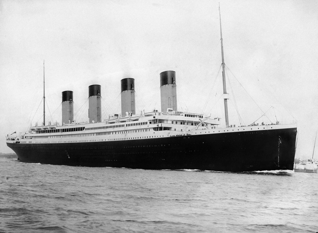 Die Titanic bei der Abfahrt aus Southampton, Bild: Francis Godolphin Osbourne Stuart, gemeinfrei, via Wikimedia Commons